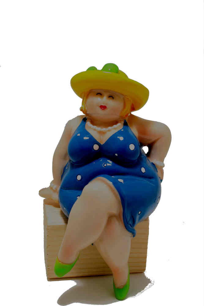 dikke dame zittend met hoedje middenkleur blauw