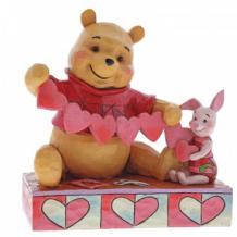 e. Winnie, Piglet en een slinger hartjes. Disney Traditions